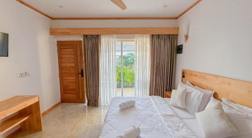 Deluxe Double Room image 2