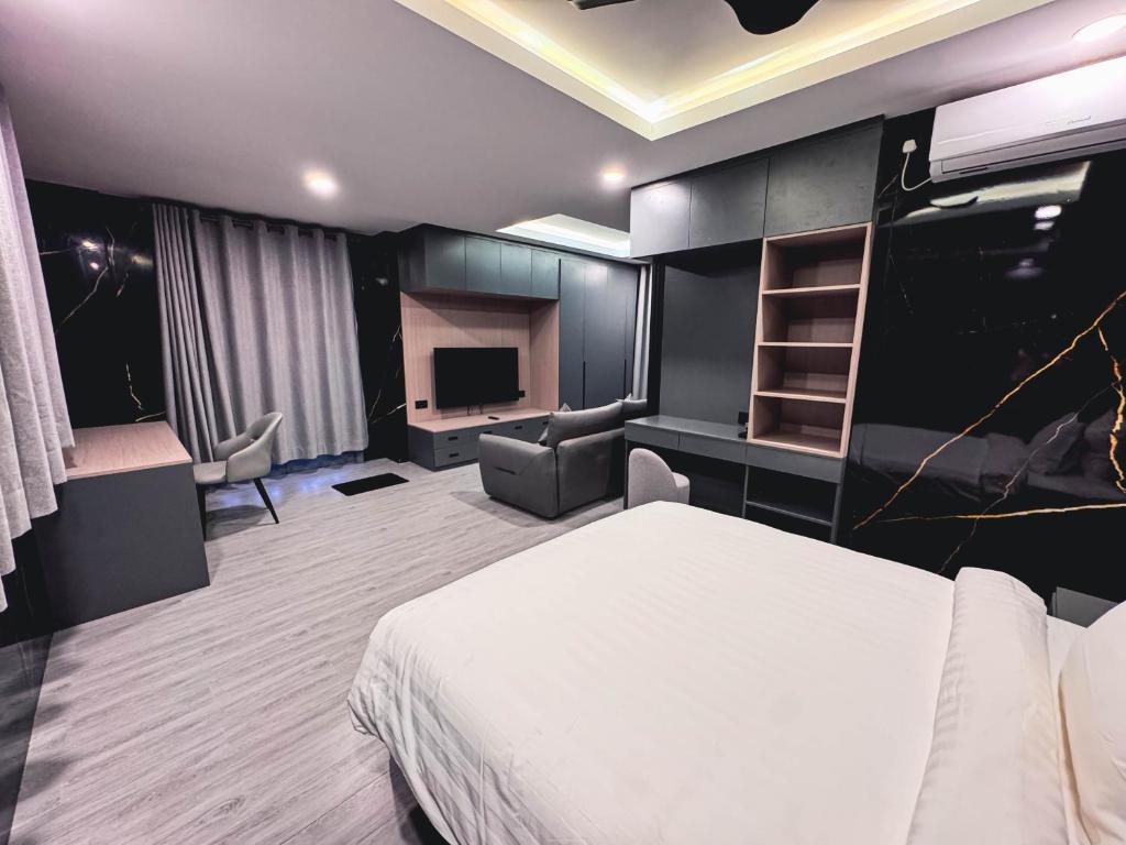 Village Deluxe Suite image 3